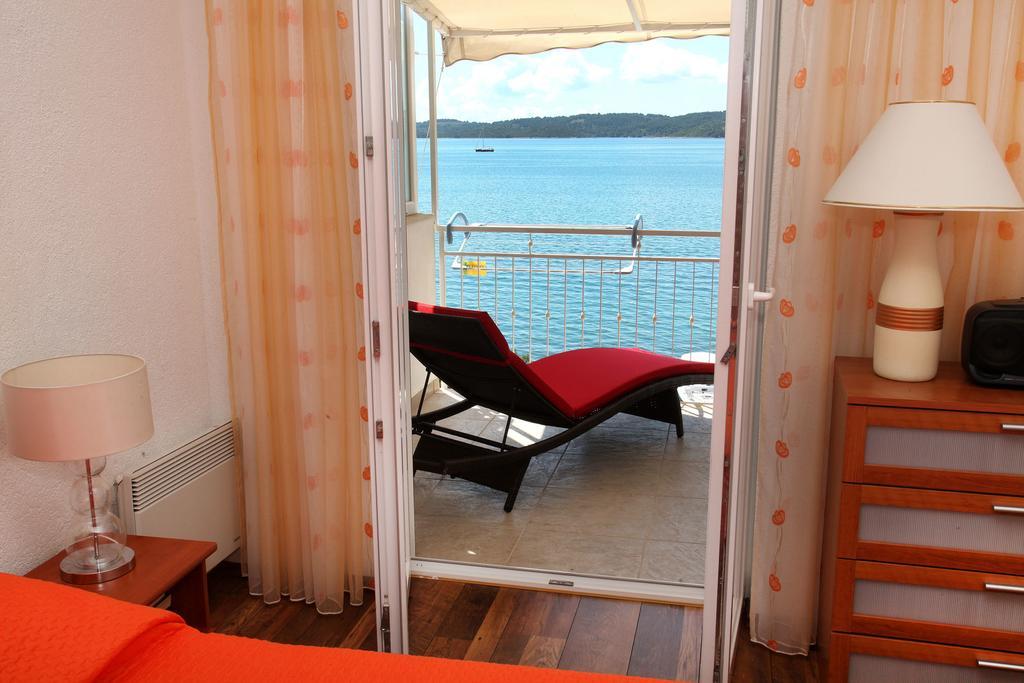 Gem Of The Sea Luxury Beach Apartment With Brand New Heating Infinity Pool Трогир Экстерьер фото