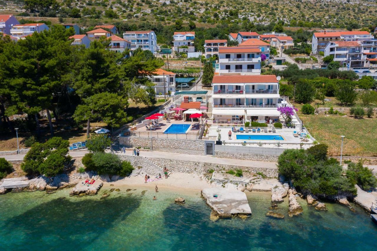 Gem Of The Sea Luxury Beach Apartment With Brand New Heating Infinity Pool Трогир Экстерьер фото