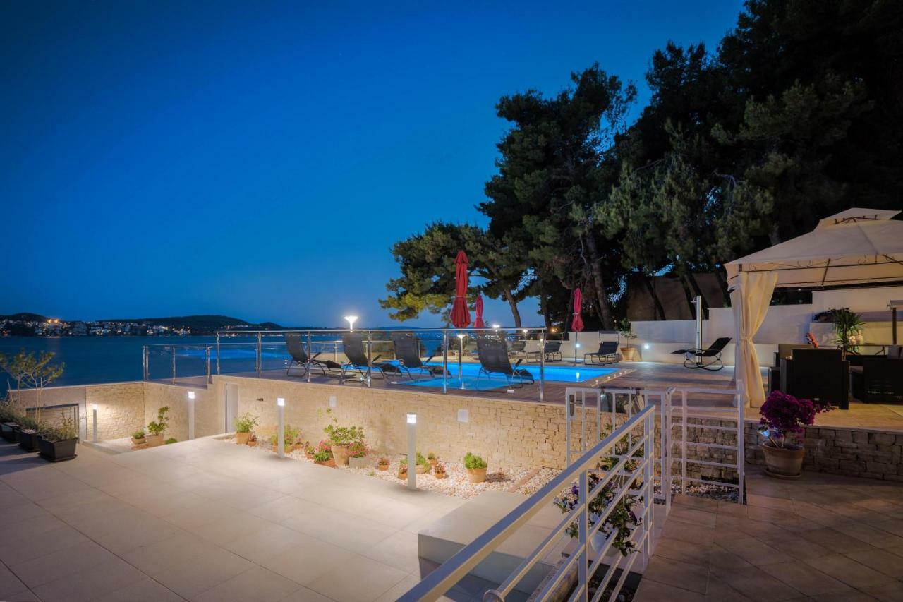 Gem Of The Sea Luxury Beach Apartment With Brand New Heating Infinity Pool Трогир Экстерьер фото