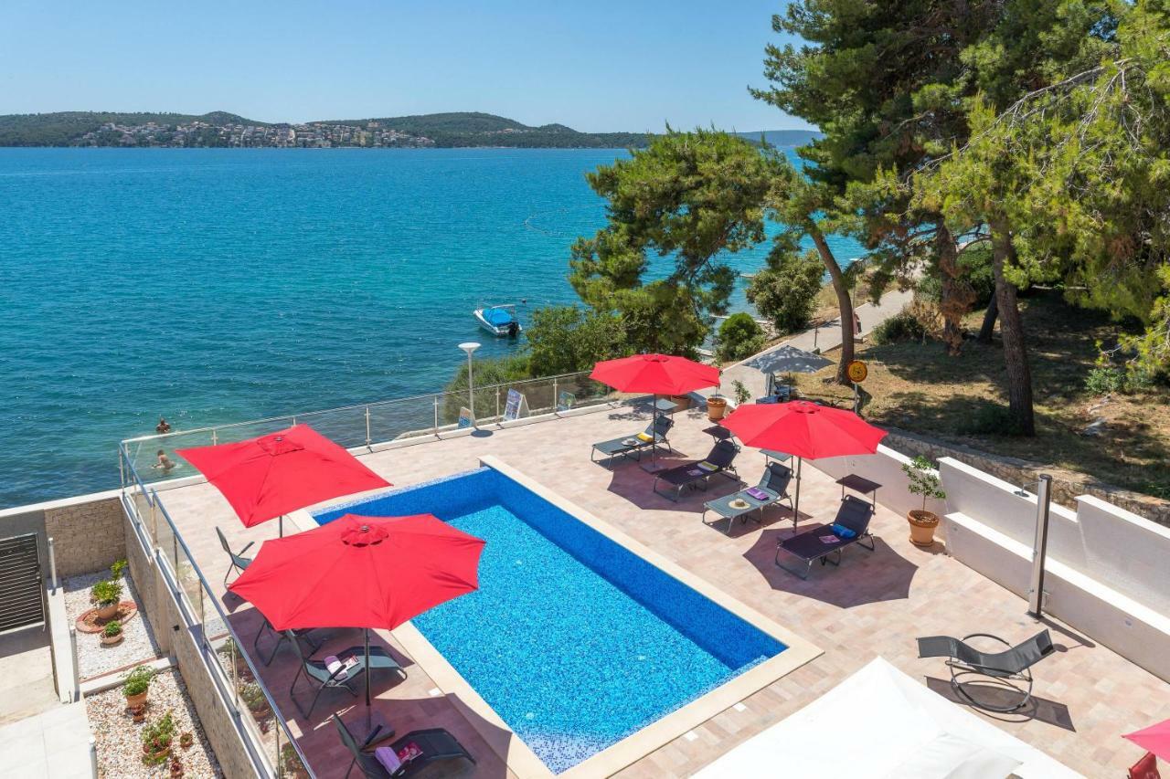 Gem Of The Sea Luxury Beach Apartment With Brand New Heating Infinity Pool Трогир Экстерьер фото