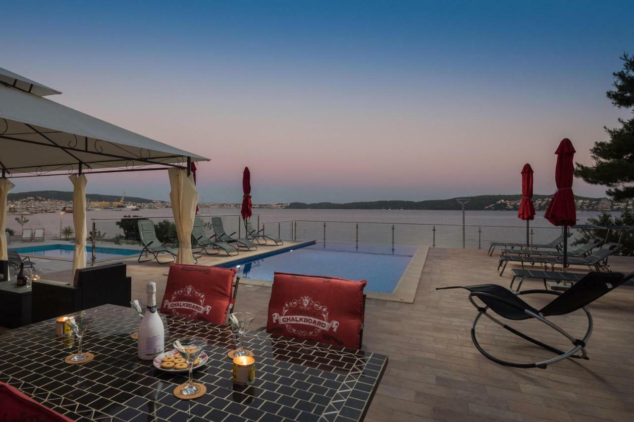 Gem Of The Sea Luxury Beach Apartment With Brand New Heating Infinity Pool Трогир Экстерьер фото