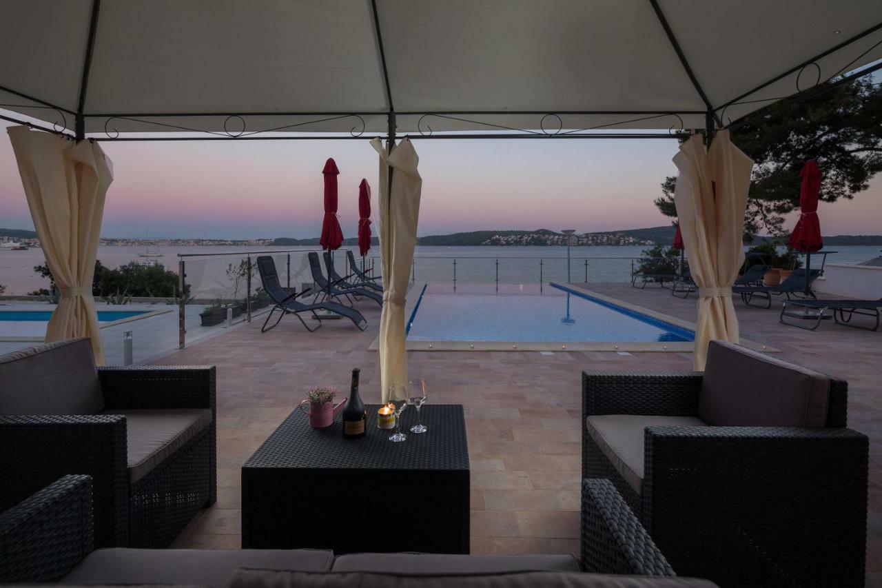 Gem Of The Sea Luxury Beach Apartment With Brand New Heating Infinity Pool Трогир Экстерьер фото