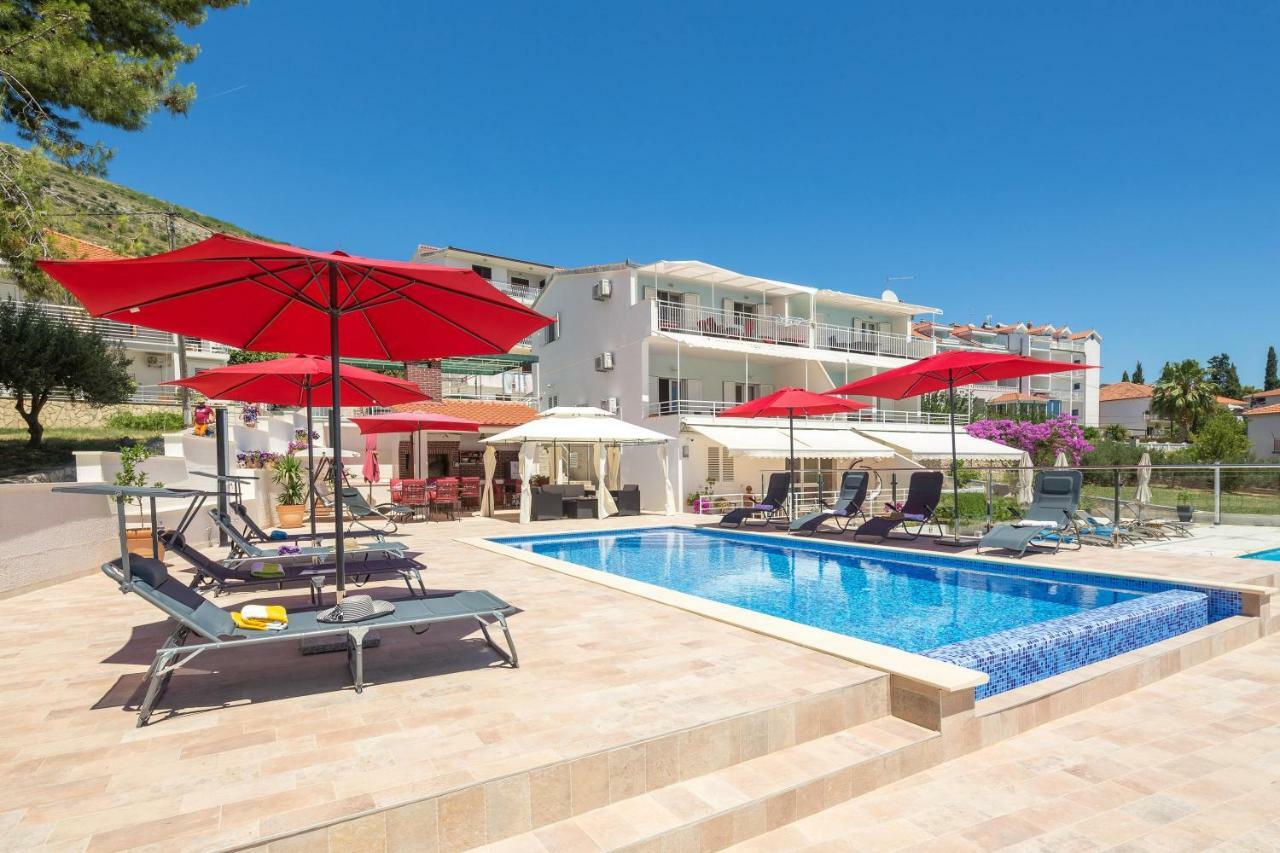 Gem Of The Sea Luxury Beach Apartment With Brand New Heating Infinity Pool Трогир Экстерьер фото