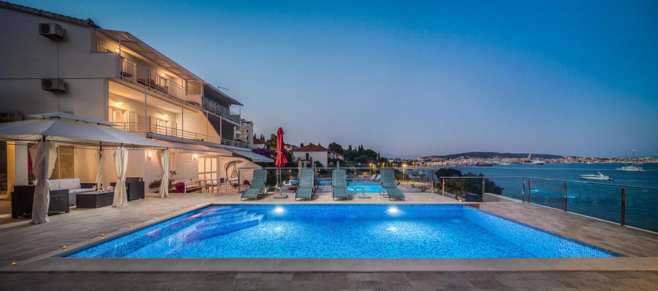 Gem Of The Sea Luxury Beach Apartment With Brand New Heating Infinity Pool Трогир Экстерьер фото